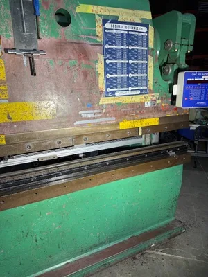 USED 1992 ACCURPRESS 717512