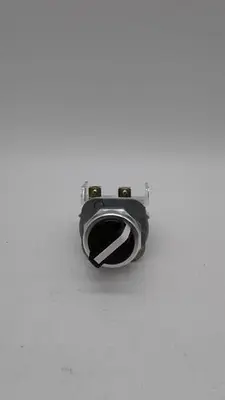 USED ALLEN-BRADLEY ALLEN-BRADLEY 30M SELECTOR SWITCH 800T PB 800TC-H2D1