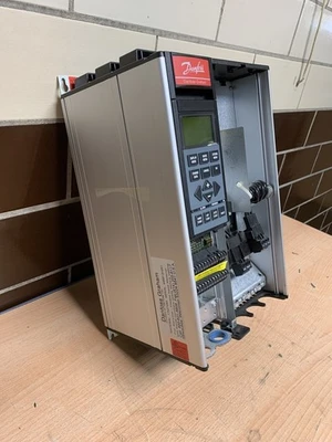 Danfoss VLT6008 Drive GT4CN1STR3DLF00A00C0 5.5kW/7.5Hp 380/460VAC Garantie