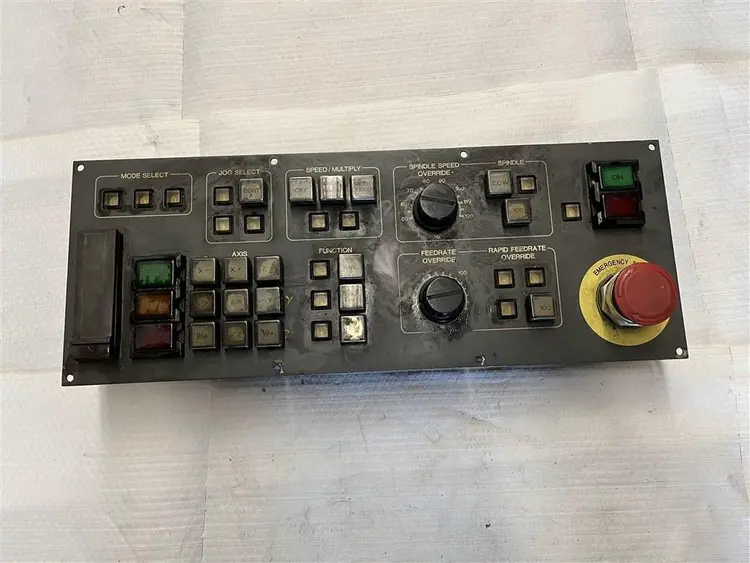 Used ALLEN BRADLEY 8520-MTB OPERATOR PANEL Misc Electrical & Power Parts BE | Apt International N.V #362763