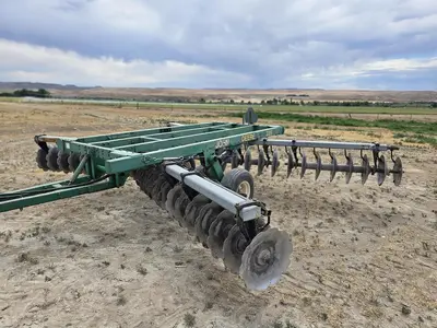 USED JOHN DEERE 335