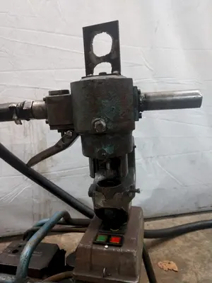 35 TON CLEVELAND PORTABLE HYDRAULIC PUNCH WITH POWER UNIT: STOCK #12521