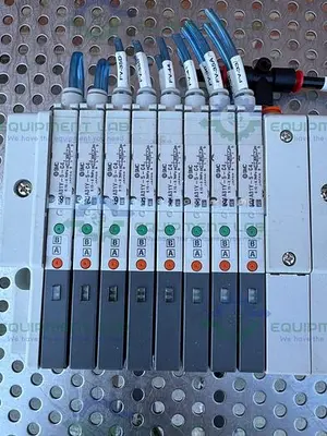 USED SMC EX-140-SDN1 INTERFACE SERIAL UNIT W/ LOT OF 8 SQ1A31Y-5-C4 SOLENOID VALVE