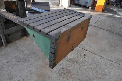 USED CLAMPING TABLE 1000 X 600 X 450 MM