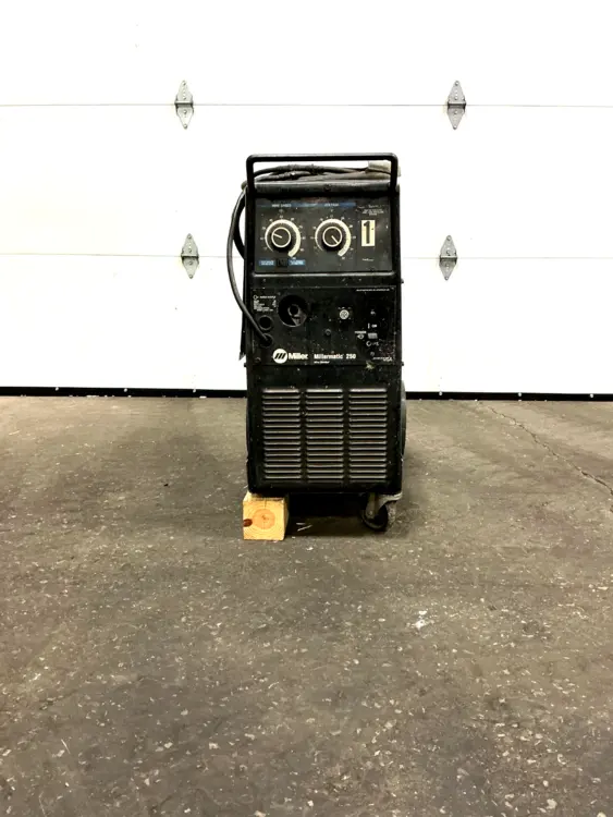 Used Miller _UNKNOWN_ Wire Feed Welders Ohio US | Equipment Recovery Corp. #1331407