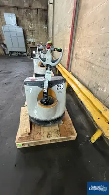 USED Crown Crown Pallet Runner, Model WP3035-45, 4500#