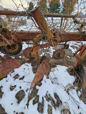 INTERNATIONAL 720 Plows | Iron Listing (8)