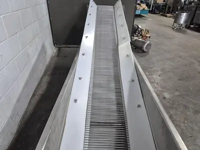 Incline Conveyor with Dump Tank
