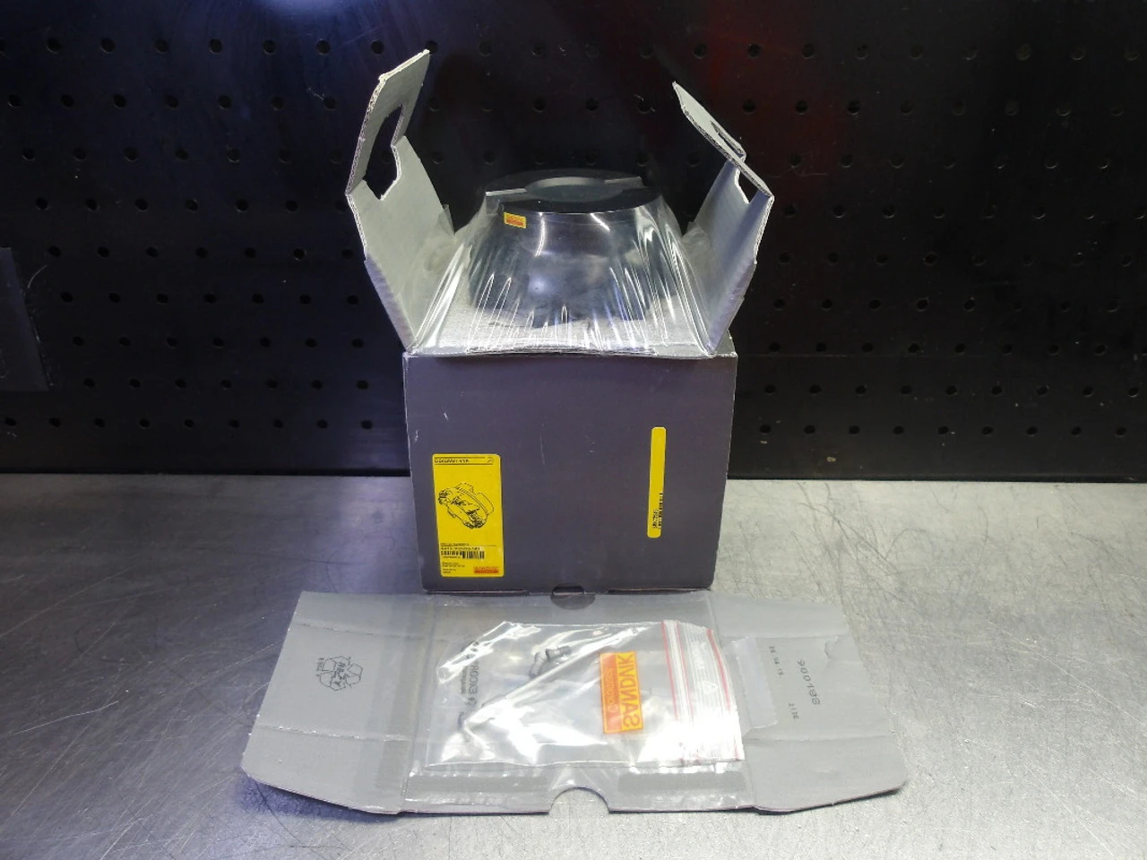 Sandvik 4" Indexable Coolant Thru Facemill 1.5" Arbor A419-102R38-14H (LOC2771A)