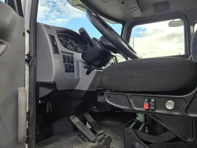 USED 2017 PETERBILT 348