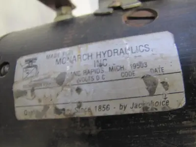 Monarch Hydraulics 12V DC Hydraulic Pump 2114 with Ram 12 VDC 2500 psi 1 Gallon