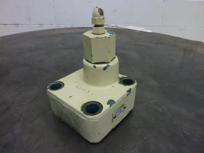 Used VICKERS C5G825S60 Valves/Fittings Michigan US | Ideal Machinery #601100