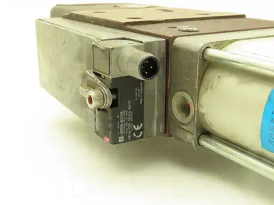Destaco 82G6N-631E403-02390A Pneumatic Power Clamp 7/8" Square Drive 10" Arm