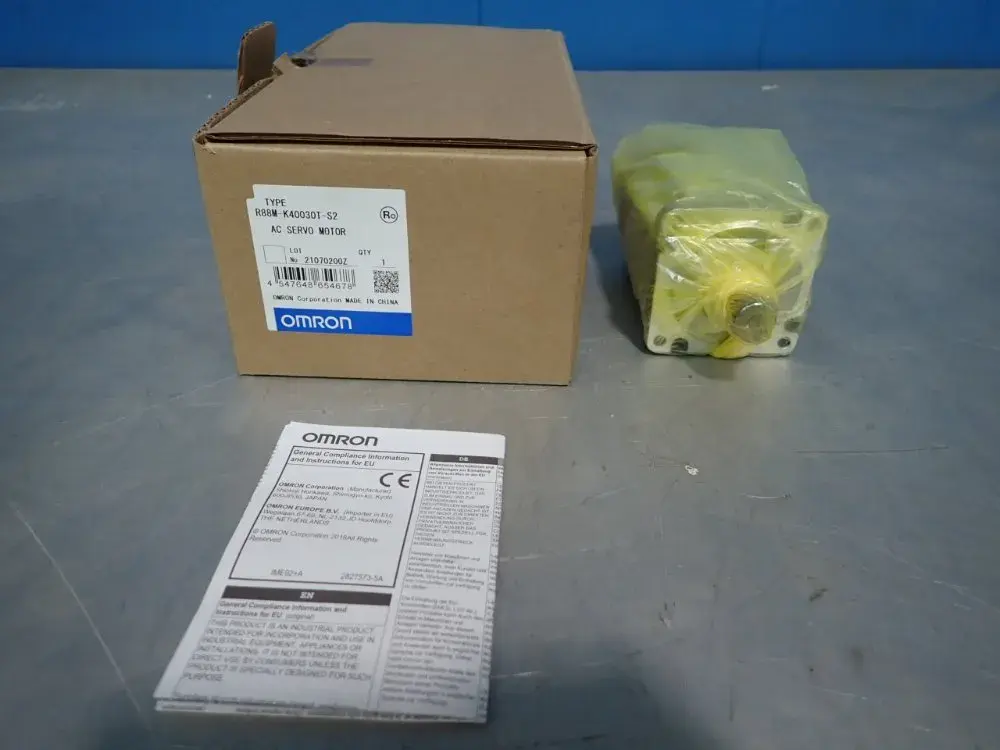 NEW OMRON R88MK40030TS2