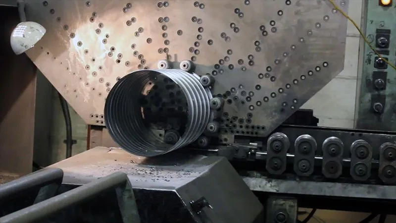 MetalFlex Rigid Spiral Lock Forming Machine with up acting automatic saw and feed tables