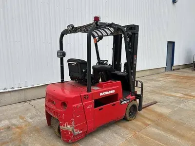 Used RAYMOND 445C40TT 3-Wheel Sit down Electric Counterbalance Forklifts Illinois US | Somerset Equipment Sales #1546169