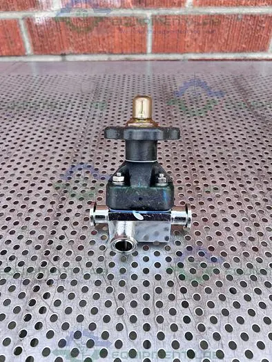 Used ITT PURE FLO 3-WAY .75-316L-RA20MAX DIAPHRAGM VALVE W/ 3/4" SANITARY FITTING Valves/Fittings California US | Equipment Lab #485542