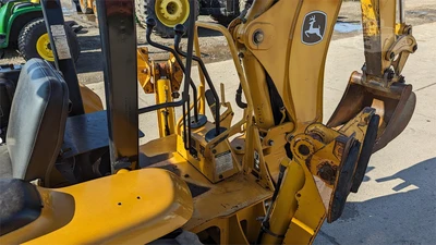 USED 2004 DEERE 110