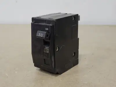 USED SQUARE D QO230