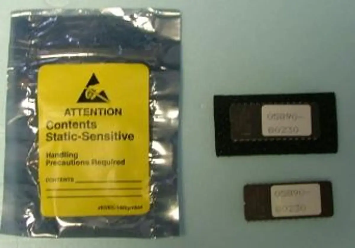 QTY. 2. HEWLETT PACKARD H UPGRADE CHIP MODEL: 0589...