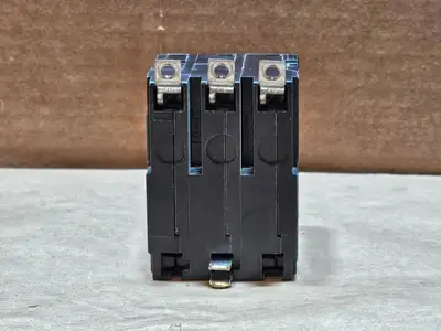 USED SQUARE D QOB330