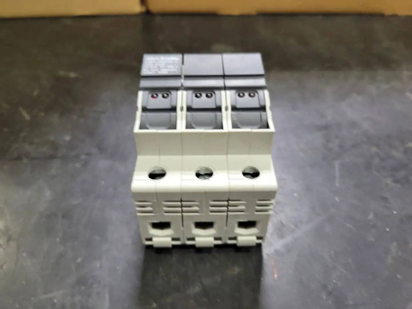 USED ALLEN-BRADLEY 1492-FB3C30-L