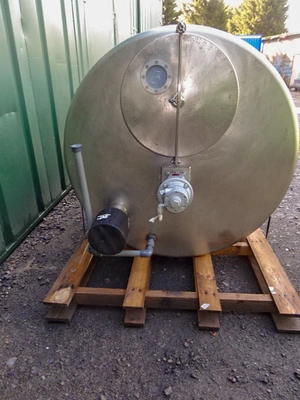 2200L S/S Vertical Enc  Tank