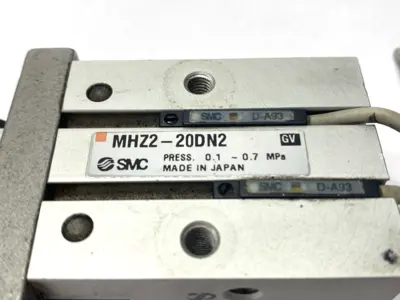USED SMC PNEUMATIC PARALLEL GRIPPER 20MM BORE