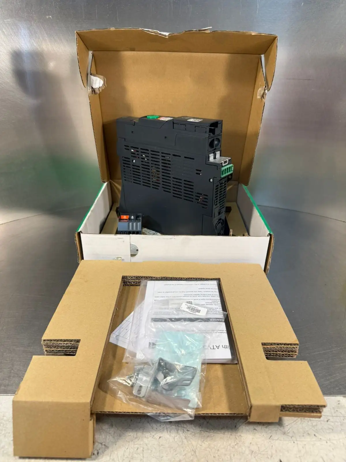 Schneider Electric Altivar 320 AC Drive ATV320U07N4B 0.75kW-1Hp (8.5.6)