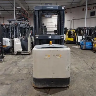 USED 2016 CROWN SP3510-30