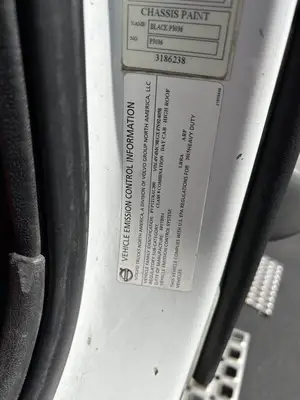 USED 2015 VOLVO VNM64T200