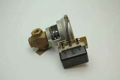 New | in-Stock Johnson Controls V-3000-8011 Valves/Fittings California US | Davliegogo LLC #1729828