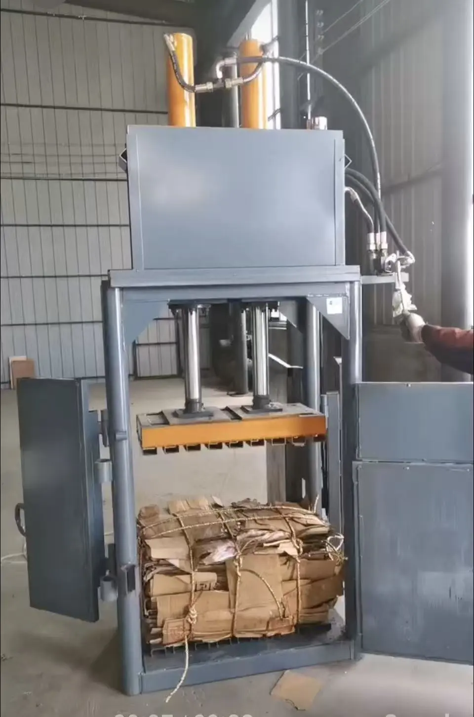 USED 2026 ZUICK 100 LB CLOTHING BALER