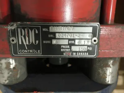 LOT OF 5 KNIFE GATE VALVES WITH PNEUMATIC ACTUATORS, RDC, FLOW CONTROL COMPONENTS