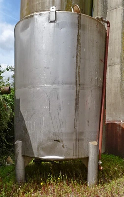 13500L S/S vertical enclosed storage tank