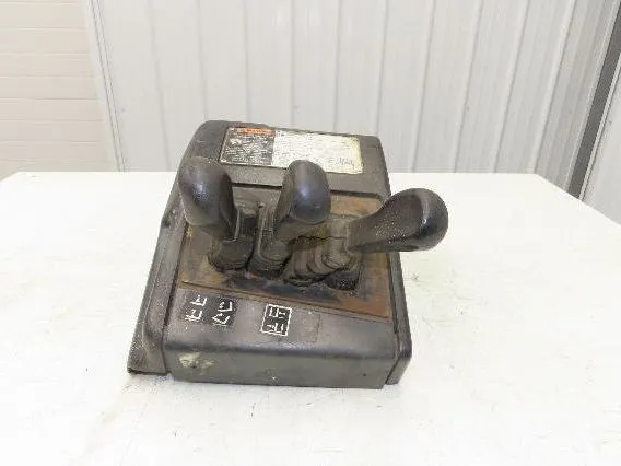 Hyster E30Z Forklift Sideshift 3 Lever Controls And Model Label