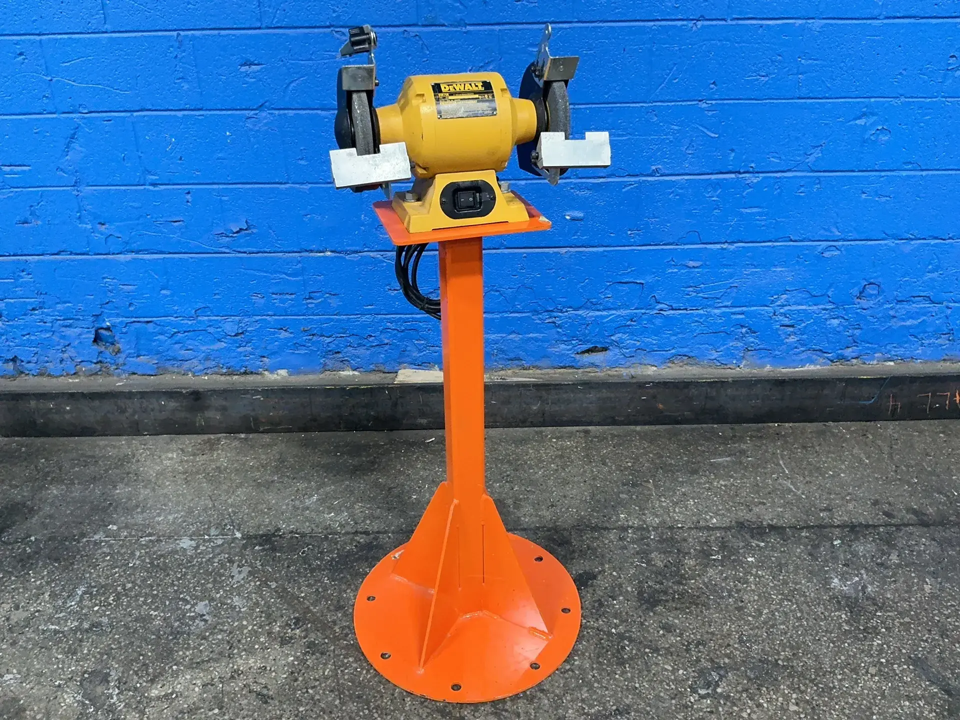 Used DEWALT DW756 Pedestal Type Grinders (Double End) Ohio US | HGR 24 #1276878