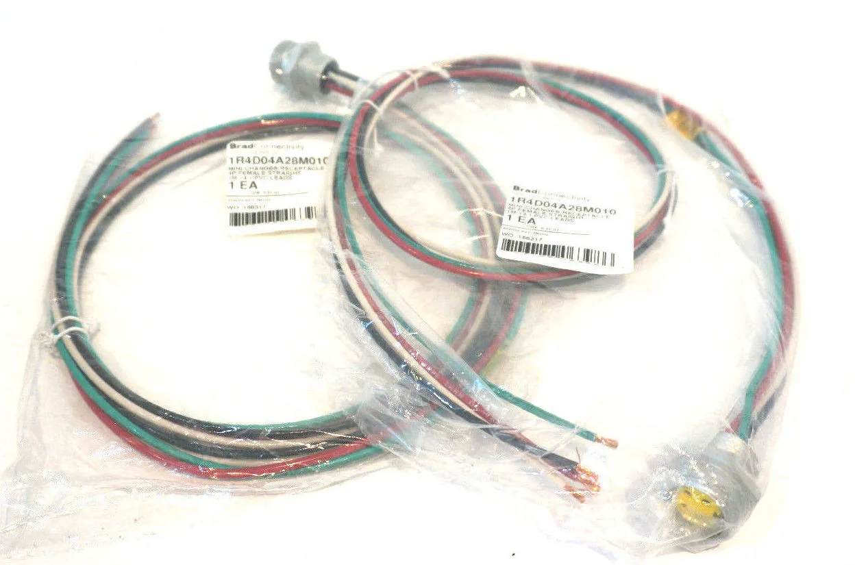 2 NEW WOODHEAD 1R4D04A28M010 RECEPTACLE