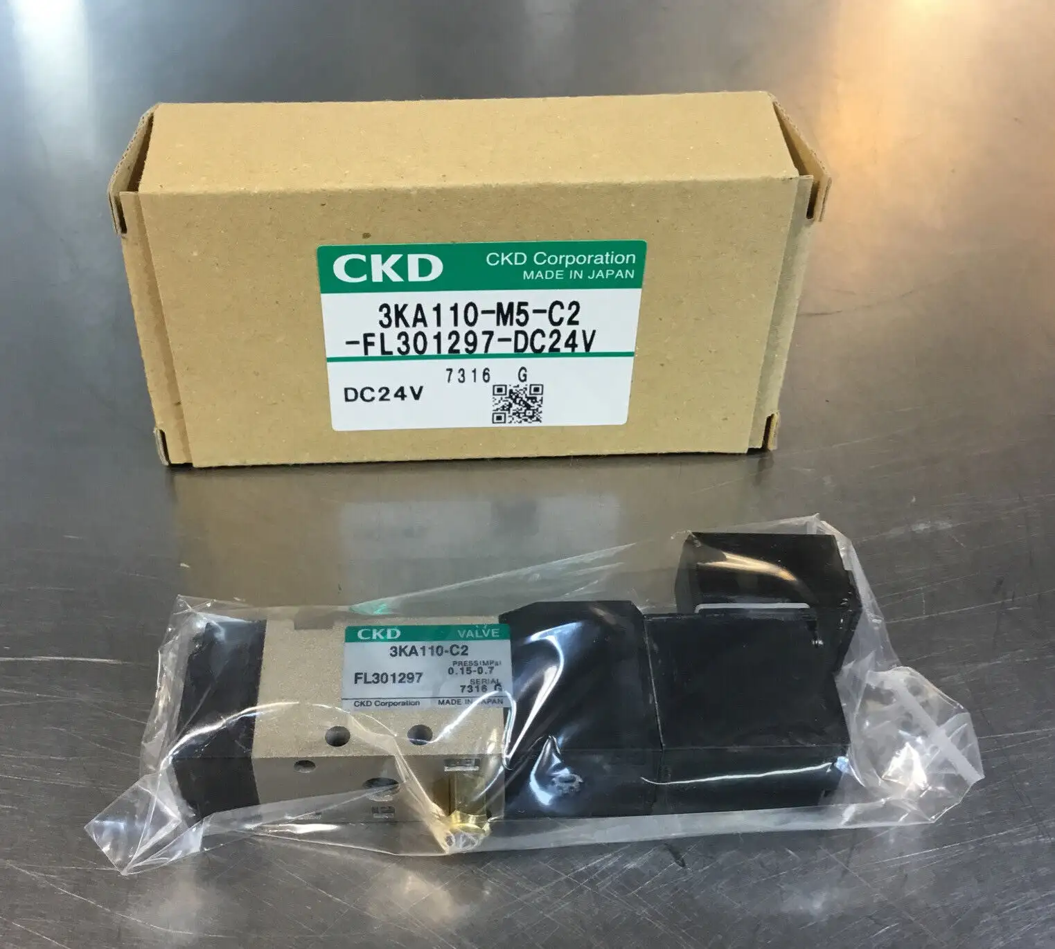 CKD 3KA110-M5-C2-FL301297-DC24V Solenoid Valve 24VDC 6D