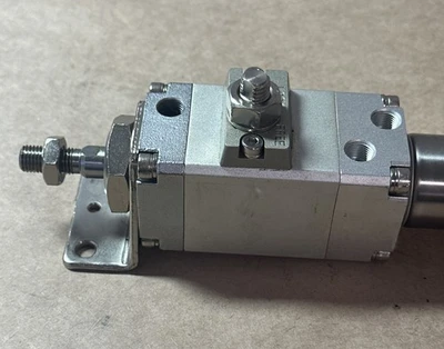 NEW SMC CDLM2HL32-200-D