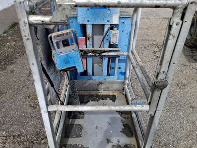 USED 2015 Genie GR-12