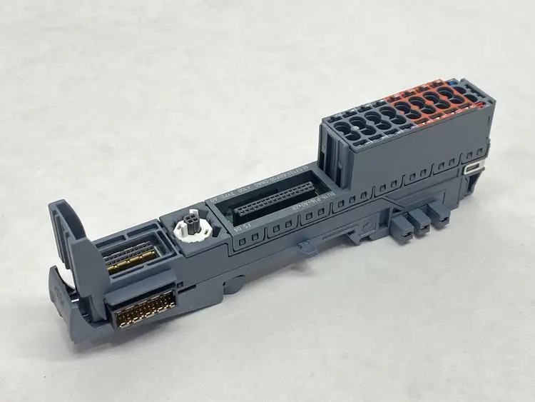 Used SIEMENS SIMATIC ET 200SP BASE UNIT BU15-P16+A0+2B Input / Output Modules Michigan US | Maverick Industrial Sales #1089356