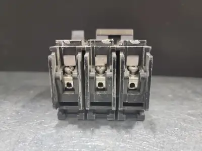 30 Amp, 3 Pole, 240 Volts Circuit Breaker