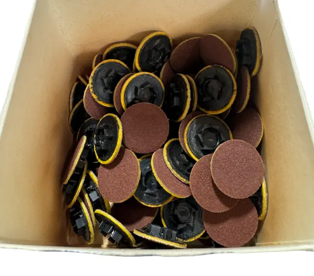 Merit 3/4" Quick Change Sanding Discs 320 Grit A/O, Type I, Power-Lock 100 Pack
