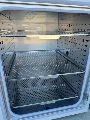 USED CARON 7002-10-1  HEATED INCUBATOR, 10 CU. FT, 10ºC ABOVE AMBIENT TO 70º, 115 VAC