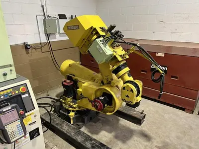 Used 2004 FANUC R-2000IA/200R Robots Michigan US | Aucto #1332150