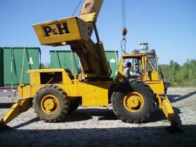 28 Ton P&H / Harnisfeger Series 100 Hydraulic Rough Terrain Crane; 4 Wheel