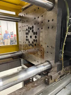 2010 MILACRON ROBOSHOT S-2000i-110B Injection Molding Horizontal/Vertical | Machinery Network (8)