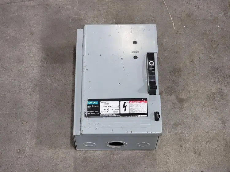 Used SIEMENS SE321 Switchgears British Columbia CA | Lenmark #242588
