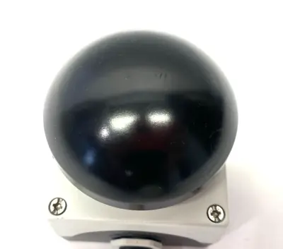 USED SIEMENS COMMAND DEVICE ENCLOSURE, LARGE BLACK MOMENTARY PUSHBUTTON